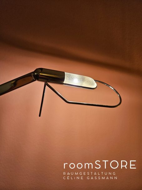 Belux Lifto Lampe 310.- Moderne Schreibtischlampe mit flexiblem Arm und eleganter Metalloberfläche.