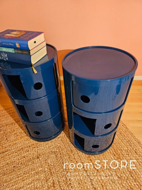 Kartell Container in blau, je 90.-